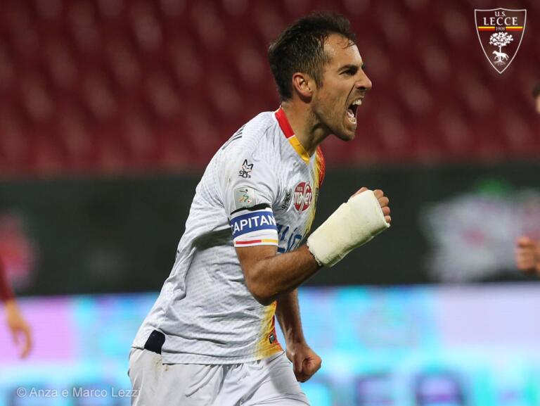 Marco Mancosu esulta dopo il gol alla Salernitana | Foto Lecce Calcio