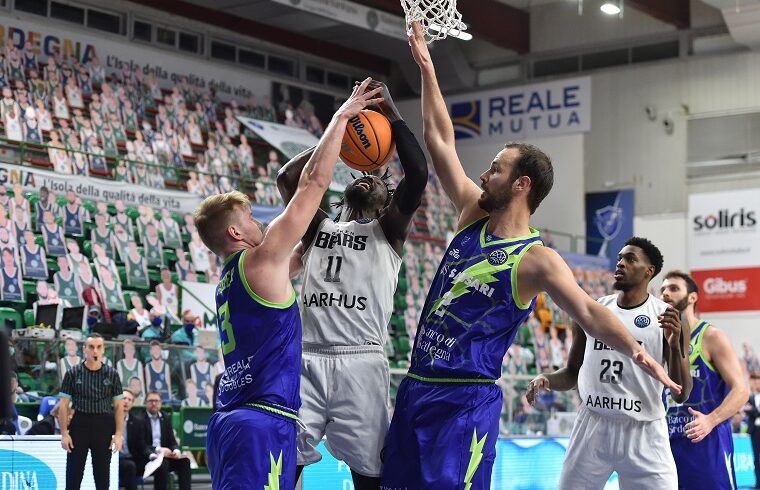 Lotta in area biancoblù | Foto Luigi Canu