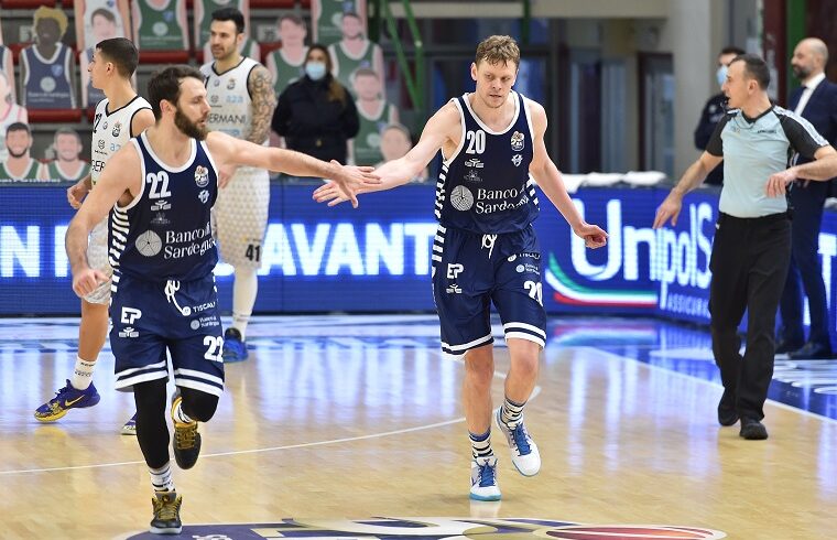 Eimantas Bendzius esulta con Gentile dopo una tripla | Foto Luigi Canu