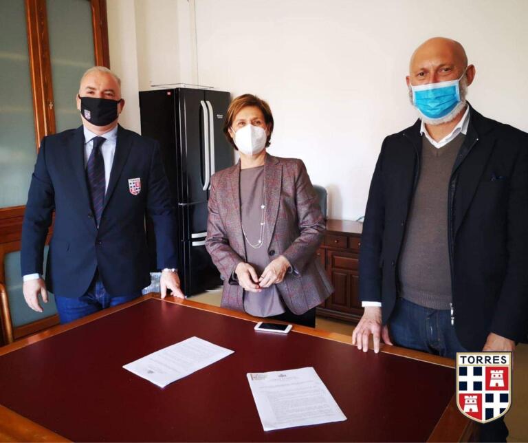 Salvatore Sechi, l’assessore Rosanna Arru e il dirigente Roberto Campus | Foto Torres Calcio