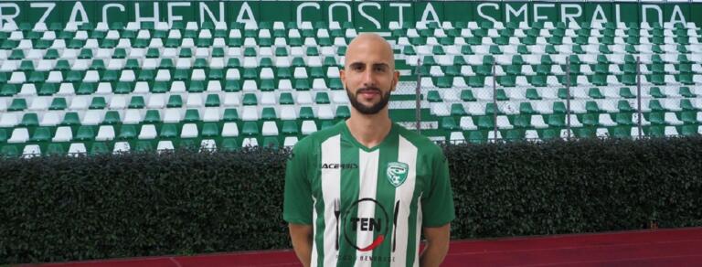 Andrea Congiu con la nuova maglia dell Arzachena