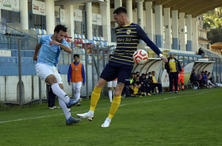 Andrea Demontis al tiro | Foto Sanremese Calcio