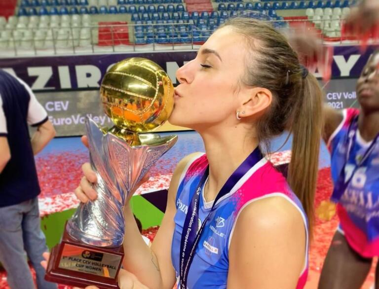 Alessia Orro festeggia con la CEV Cup