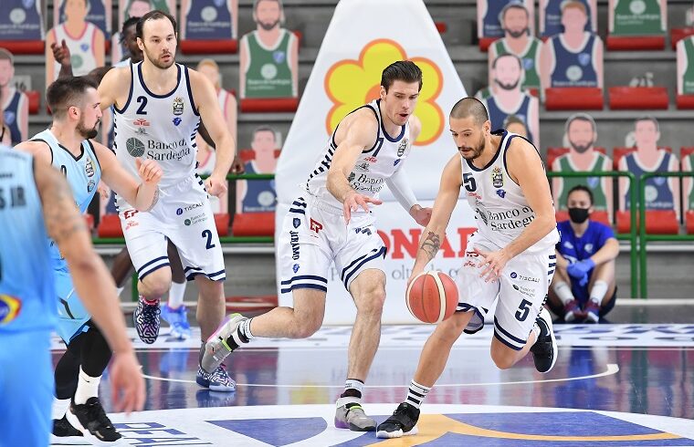 Massimo Chessa, Ethan Happ e Miro BIlan contro Cremona | Foto Luigi Canu