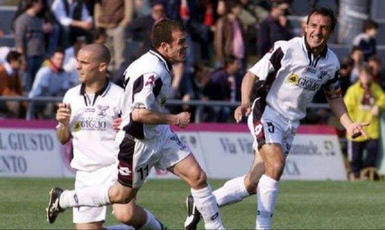 Francesco Fiori esulta dopo un gol con lo Spezia