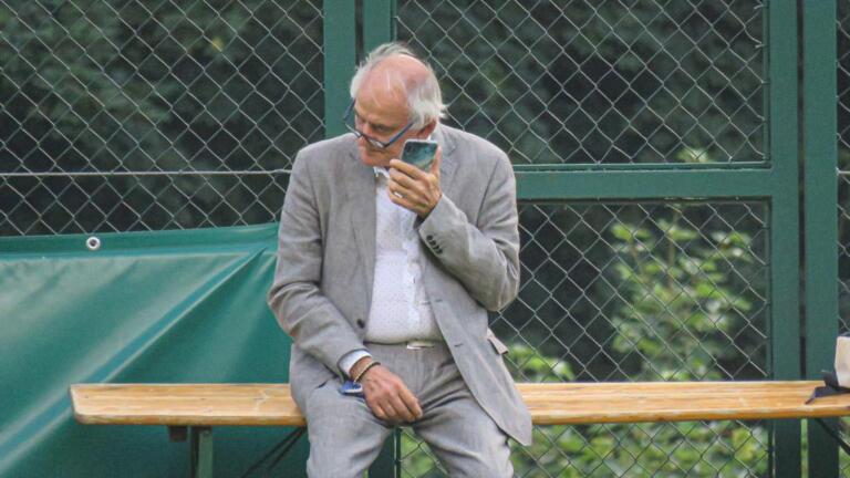 Il direttore sportivo del Cagliari, Stefano Capozucca sul campo di Celledizzo