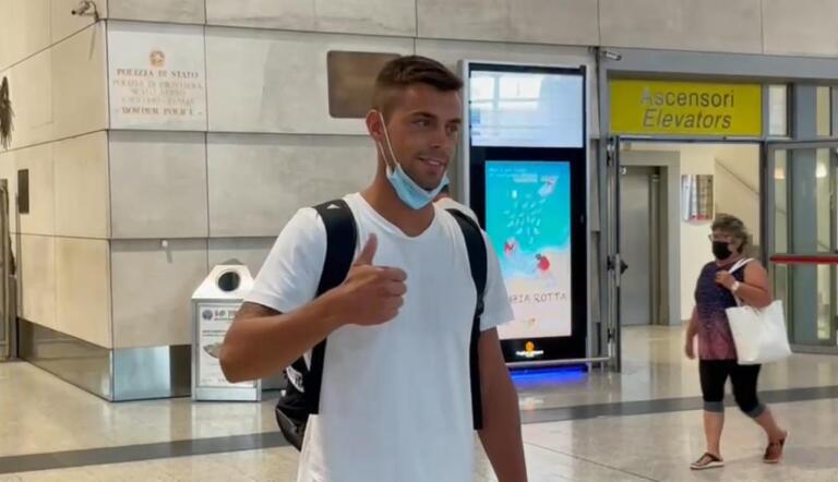 Alberto Grassi all'arrivo all' aeroporto di Elmas | Foto Centotrentuno/Spignesi