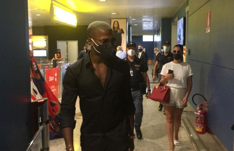 L'arrivo di Keita Baldé all'aeroporto di Elmas | Foto Centotrentuno