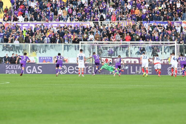 Il rigore trasformato da Biraghi per l'1-0 della Fiorentina | Foto ACF Fiorentina