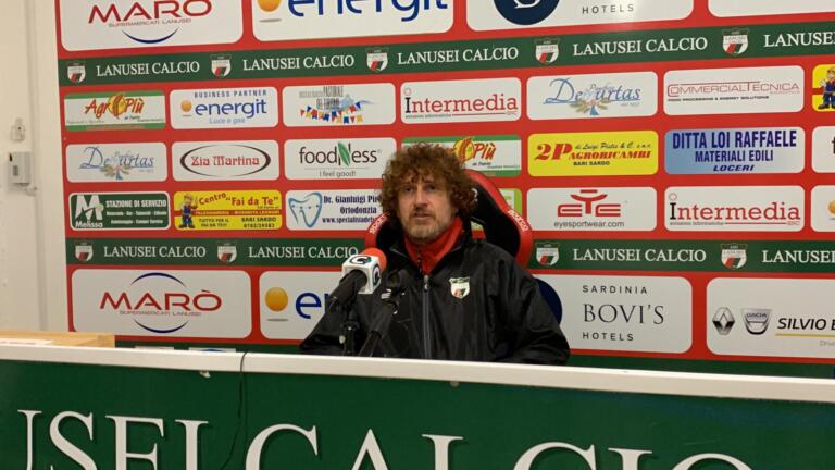 Stefano Campolo, tecnico del Lanusei in sala stampa