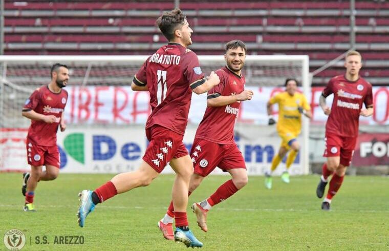 Riccardo Doratiotto esulta dopo il gol | Foto S.S. Arezzo