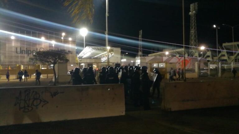 Scontri all'esterno dell'Unipol Domus post Cagliari-Napoli