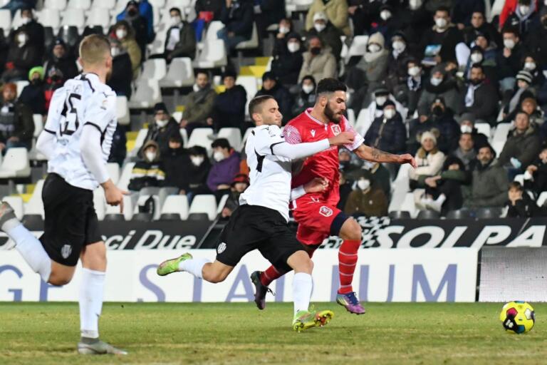 Davide Arras in azione contro il Cesena | Foto Grosseto Calcio