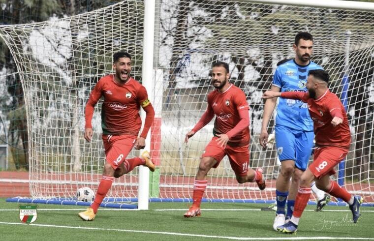 L'esultanza di Alessio Lazazzera dopo il gol segnato al Latte Dolce | Foto Giorgio Melis