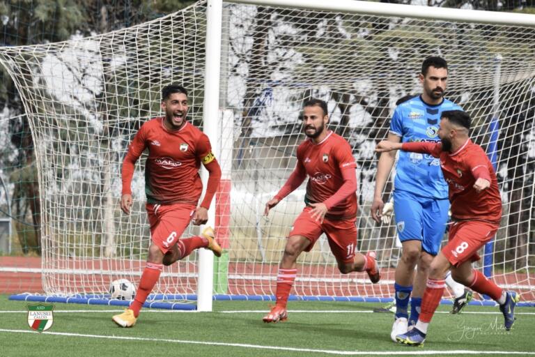 L'esultanza di Alessio Lazazzera dopo il gol segnato al Latte Dolce | Foto Giorgio Melis