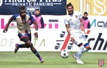 Adama Diakite in azione contro l'Afragolese | Foto Alessandro Sanna/Torres