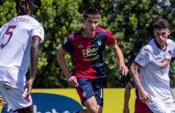 Cavuoti in azione con la maglia del Cagliari Primavera