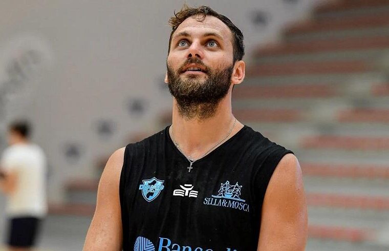Stefano Gentile durante i primi giorni di allenamento a Oristano | Foto Luigi Canu