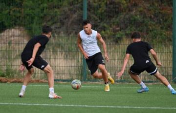 Un'immagine dell'amichevole in famiglia | Foto Olbia Calcio