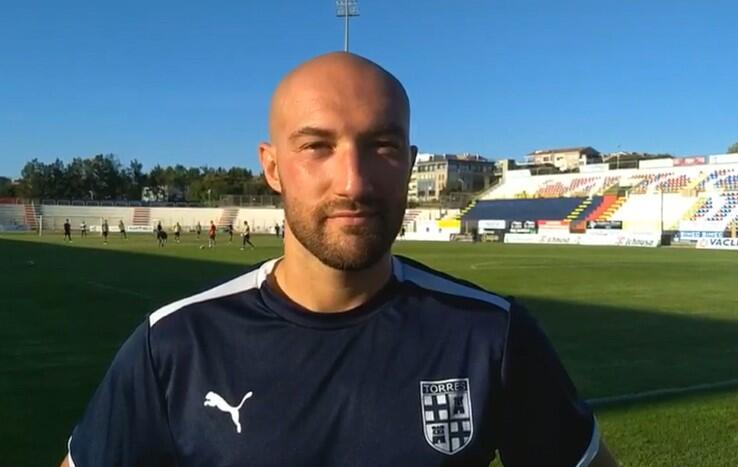 Davide Luppi al Vanni Sanna con la maglia della Torres