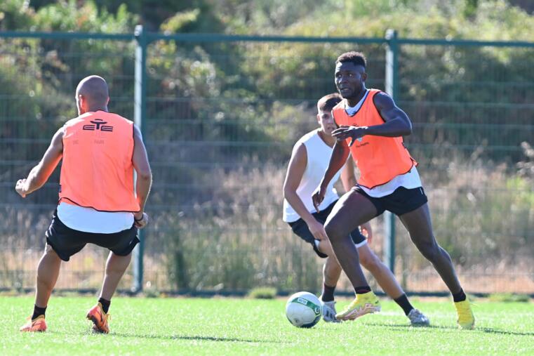 Joseph Minala e Lukas Konig in allenamento a Tanca Ludos | Foto Sandro Giordano/Olbia Calcio