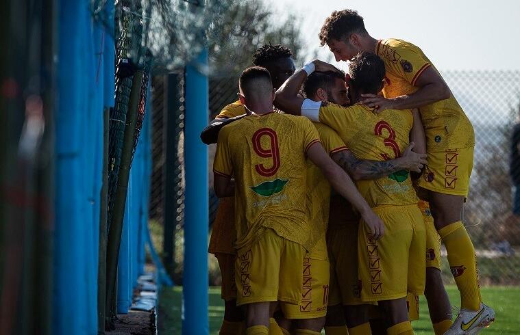 Esultanza dell'Atletico Uri | Foto Andrea Baldinu