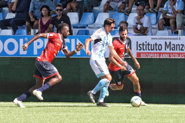 Una fase di gioco di Virtus Entella-Torres | Foto Torres