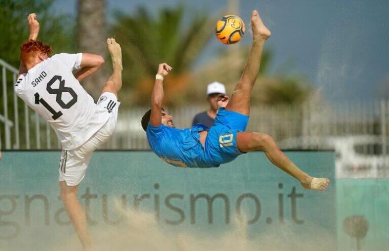 Gori in acrobazia contro la Germania | Foto beachsoccer.com