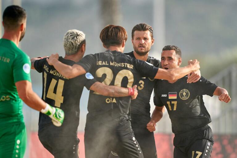 La gioia dei giocatori del Real Munsters