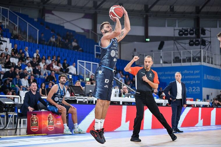 Stefano Gentile in Tortona - Dinamo Sassari | Foto Luigi Canu
