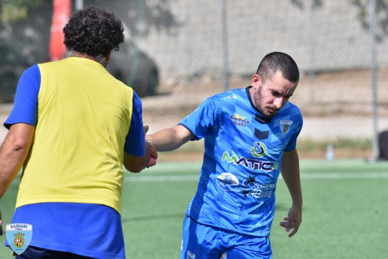 Kaio stringe la mano a mister Giorico del Latte Dolce | Foto Alessandro Sanna