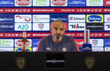 Fabio Liverani in conferenza stampa con il Cagliari