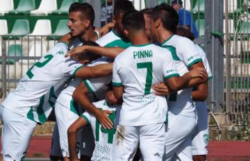 L'esultanza dell'Arzachena dopo un gol al Cassino | Foto Claudia Cinefra