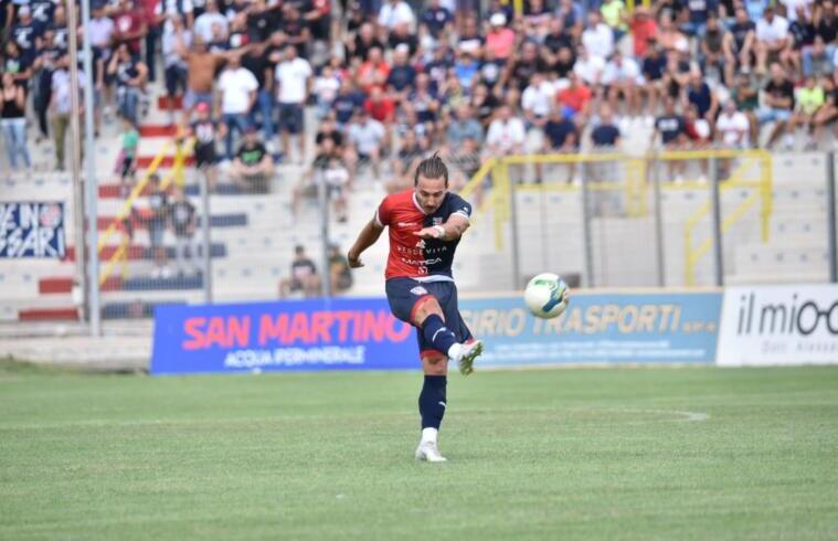 Masala in azione con la maglia della Torres