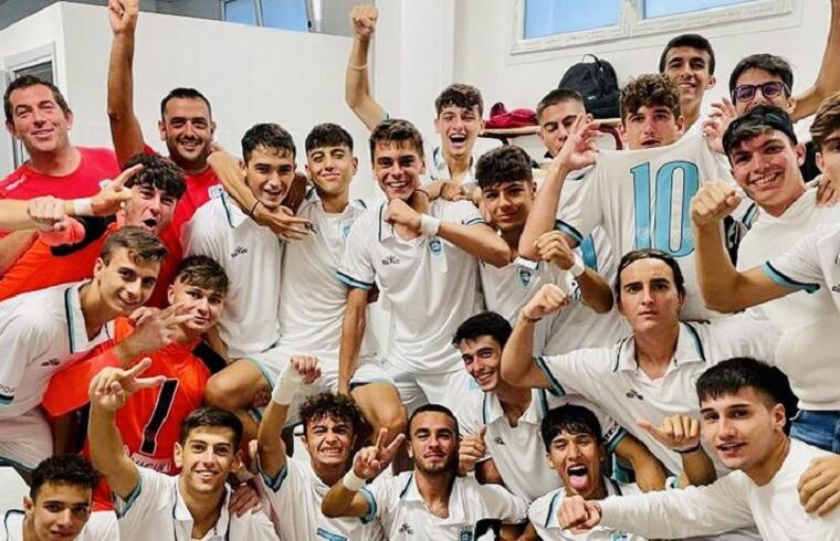 I festeggiamenti negli spogliatoi dell'Olbia Primavera | Foto Olbia Calcio