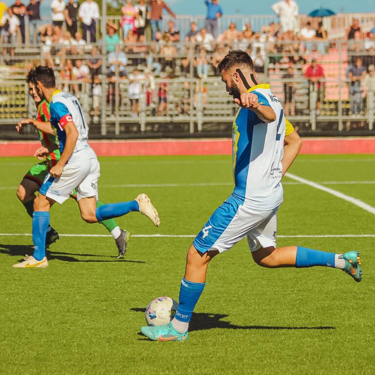 Nicolò Manca in azione contro la Vis Artena | Foto Costa Orientale Sarda