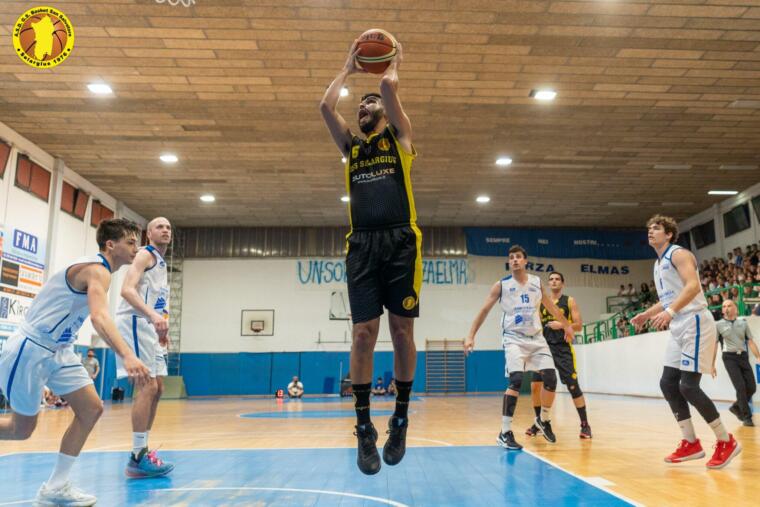 Il capitano del San Salvatore Selargius Riccardo Uda durante la finale playoff di Serie D della scorsa stagione contro Elmas | Foto Andrea Cicotto