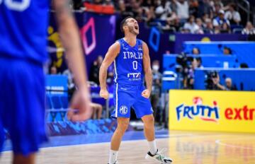 Marco Spissu esulta dopo una delle tante triple del terzo quarto | Foto Italbasket