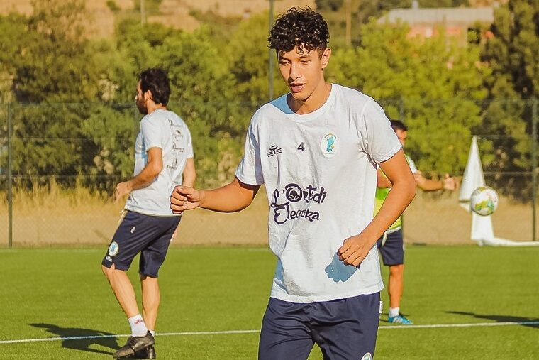 Sheb Derbali in allenamento con la maglia del Cos