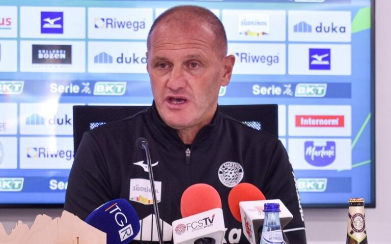 Pierpaolo BIsoli in conferenza stampa | Foto FC Sudtirol