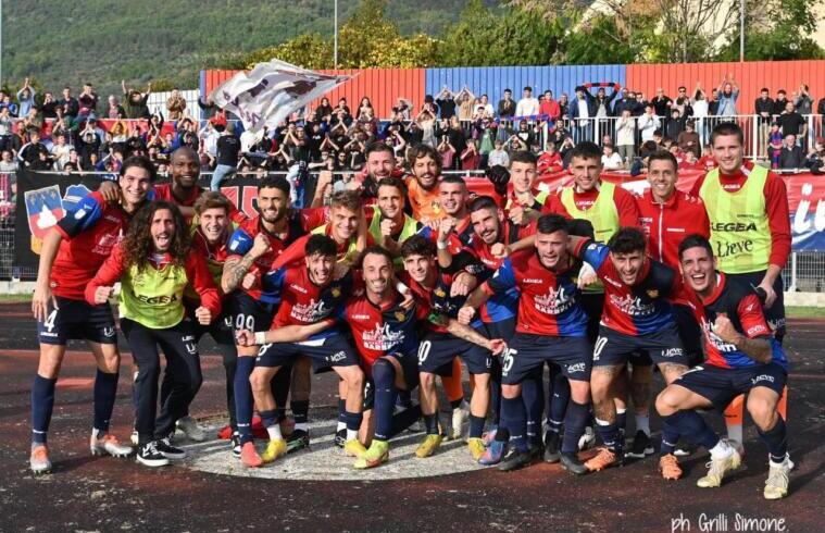 Un'esultanza di squadra del Gubbio | Serie C