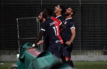 L'esultanza di Scappini e compagni al gol dell0 0-1 della Torres contro l'Olbia | Foto Emanuele Perrone