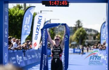 triathlon Geoergia Taylor Brown all'arrivo di Cagliari | Foto FITRI MEDIA - Tiziano Ballabio