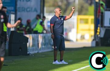 Fabio Liverani a bordo campo in Cagliari-Reggina | Foto Gianluca Zuddas