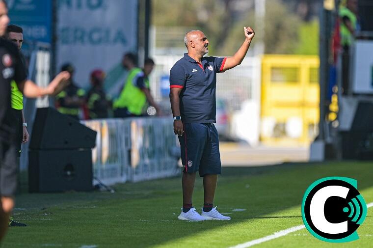 Fabio Liverani a bordo campo in Cagliari-Reggina | Foto Gianluca Zuddas