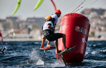 Toni Vodisek e Martin Dolenc in gara nelle qualifiche del Campionato del Mondo di Formula Kite (Credits foto: IKA Media)