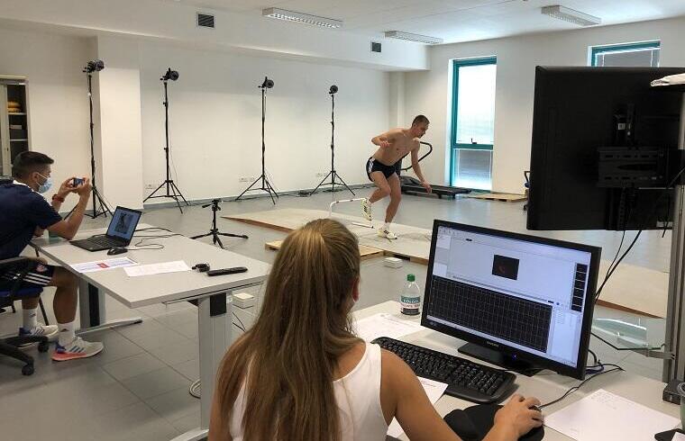 Marko Rog impegnato durante i test preparati dall'Università di Cagliari