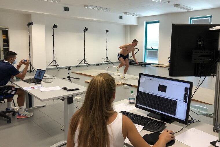 Marko Rog impegnato durante i test preparati dall'Università di Cagliari