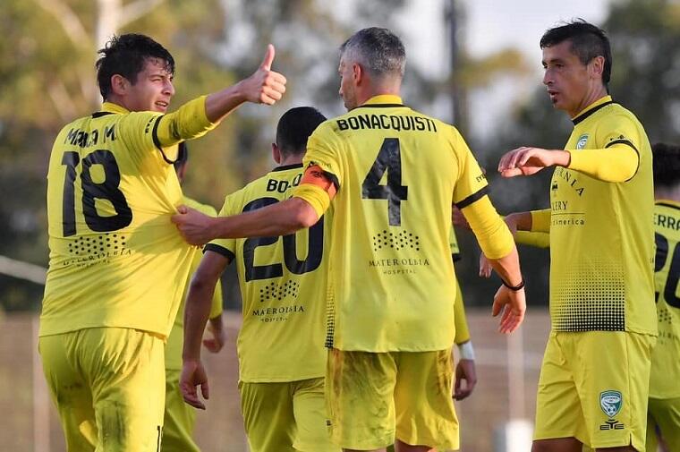 Manca dell'Arzachena esulta dopo il 3-0 al Portici | Foto Arzachena Calcio