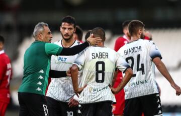 Domenico Toscano e alcuni suoi giocatori del Cesena | Foto FC Cesena